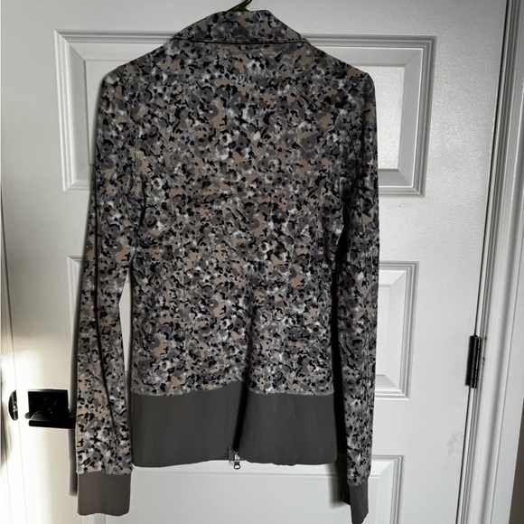 Women's Gray Patterned Jacket - Picture 2 of 3